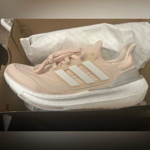 Adidas brand new, never worn size 8 women’s sneaker